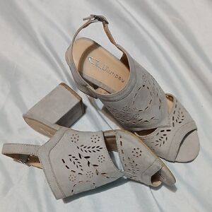 CL by Laundry Women's Sandals in Light Gray